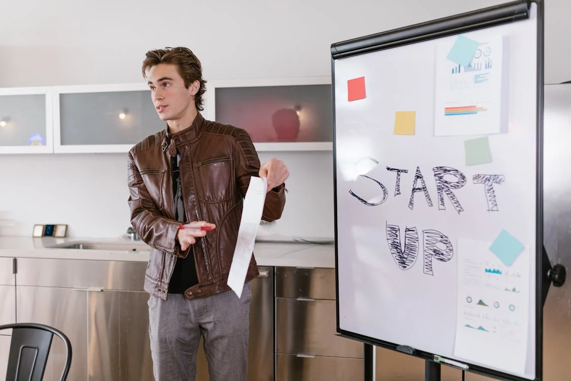 Flipchart — co to? Poznaj jego rodzaje i zastosowania!
